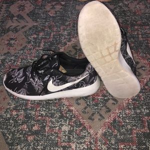 Nike Floral Roshe Runs